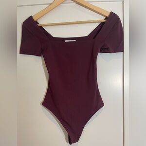 Aritzia Contour Squareneck Shortsleeve Bodysuit